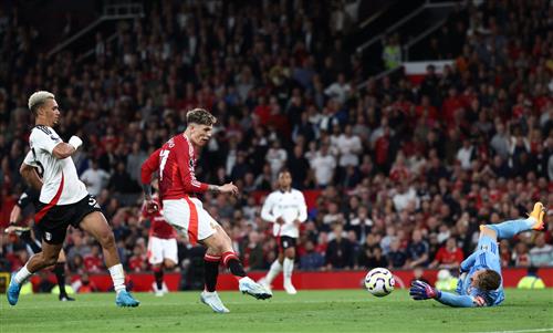 Manchester United đấu với Fulham