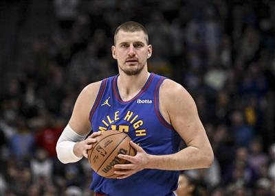 Jokic có 11 pha kiến tạo trong hiệp và chỉ thực hiện được 1 cú sút. Giá trị cộng trừ cá nhân của anh ấy gắn liền với vị trí đầu tiên trong đội.